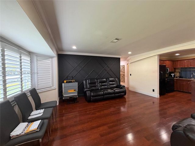 2021 NW 10th Ave, Fort Lauderdale, FL 33311
