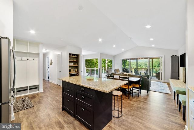 435 LAKESIDE DR, Harpers Ferry, WV 25425
