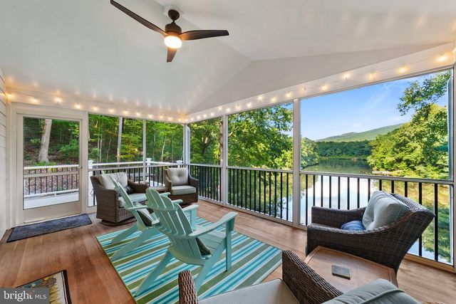 435 LAKESIDE DR, Harpers Ferry, WV 25425