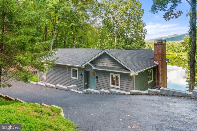 435 LAKESIDE DR, Harpers Ferry, WV 25425
