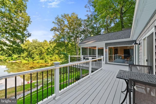 435 LAKESIDE DR, Harpers Ferry, WV 25425