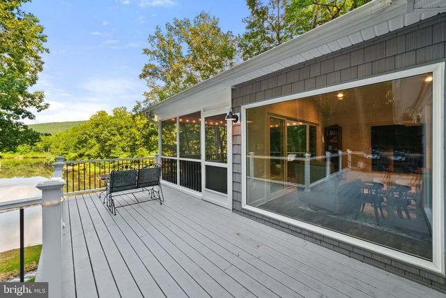 435 LAKESIDE DR, Harpers Ferry, WV 25425
