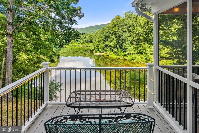 435 LAKESIDE DR, Harpers Ferry, WV 25425