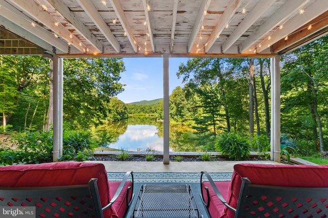 435 LAKESIDE DR, Harpers Ferry, WV 25425