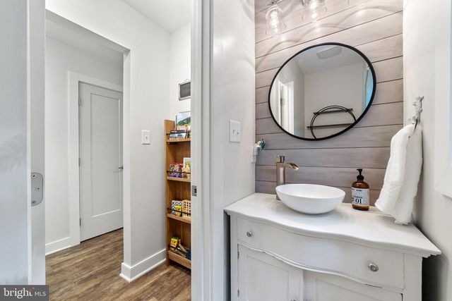435 LAKESIDE DR, Harpers Ferry, WV 25425