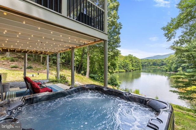 435 LAKESIDE DR, Harpers Ferry, WV 25425