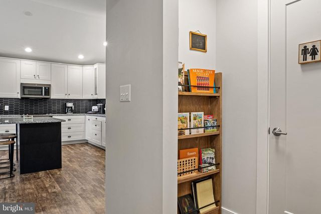 435 LAKESIDE DR, Harpers Ferry, WV 25425