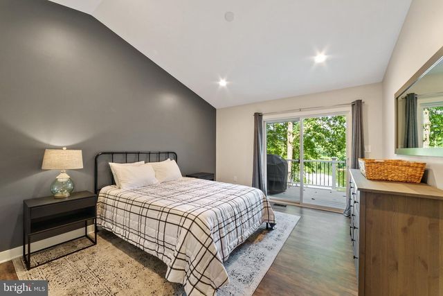435 LAKESIDE DR, Harpers Ferry, WV 25425