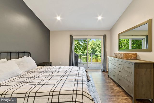 435 LAKESIDE DR, Harpers Ferry, WV 25425
