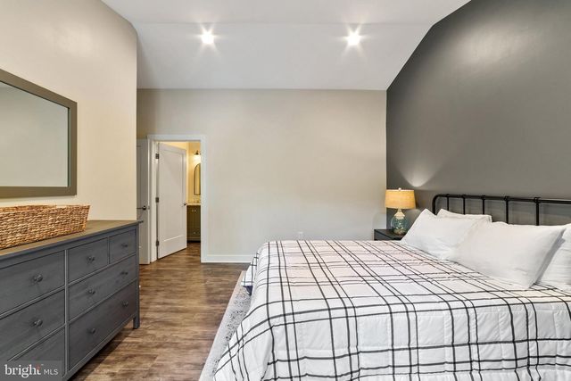 435 LAKESIDE DR, Harpers Ferry, WV 25425