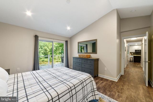 435 LAKESIDE DR, Harpers Ferry, WV 25425