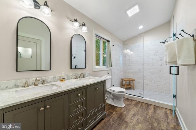 435 LAKESIDE DR, Harpers Ferry, WV 25425