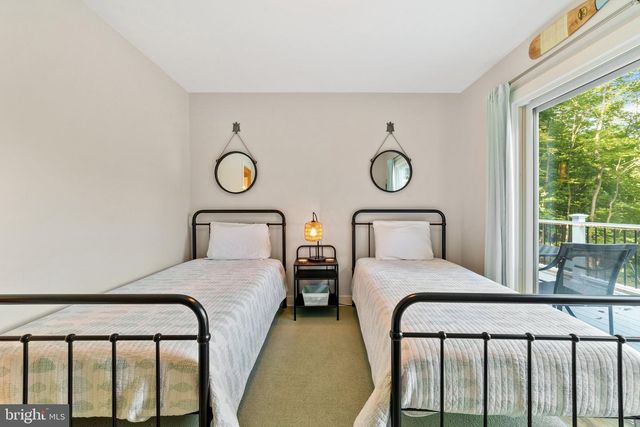 435 LAKESIDE DR, Harpers Ferry, WV 25425