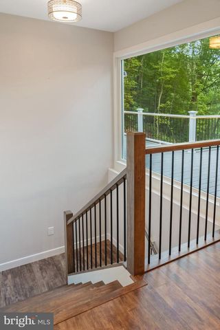 435 LAKESIDE DR, Harpers Ferry, WV 25425