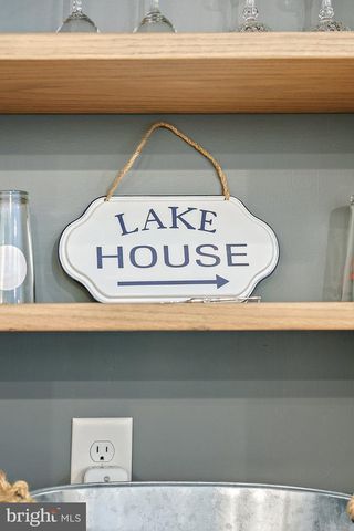 435 LAKESIDE DR, Harpers Ferry, WV 25425