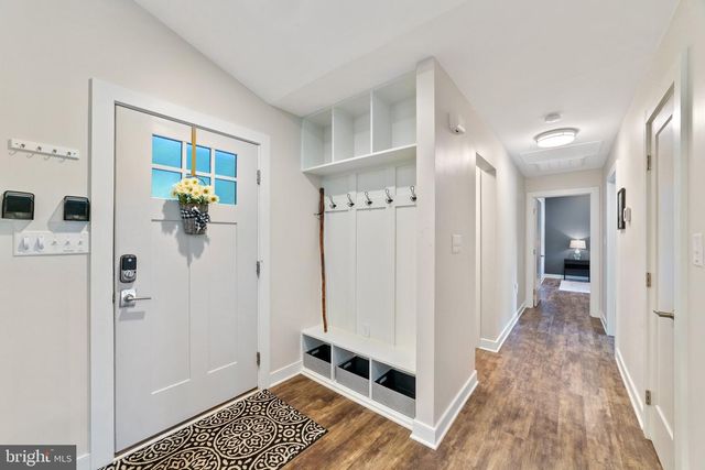 435 LAKESIDE DR, Harpers Ferry, WV 25425