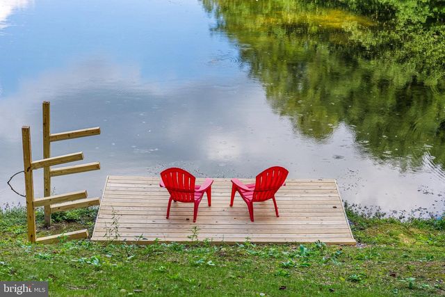 435 LAKESIDE DR, Harpers Ferry, WV 25425