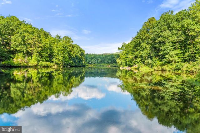 435 LAKESIDE DR, Harpers Ferry, WV 25425