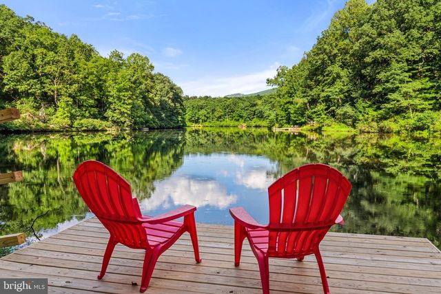 435 LAKESIDE DR, Harpers Ferry, WV 25425