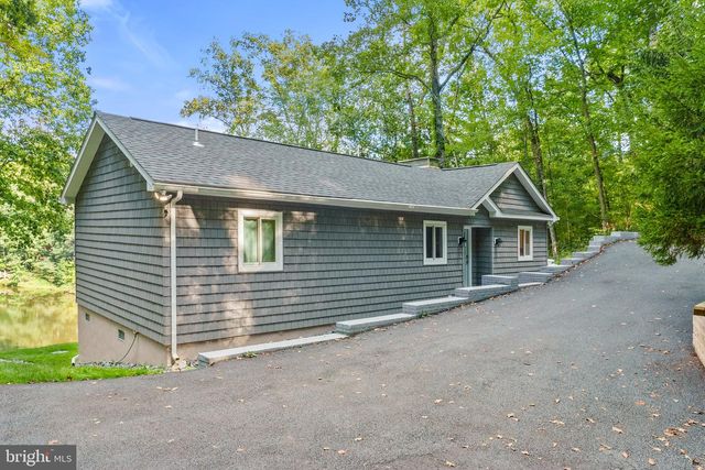 435 LAKESIDE DR, Harpers Ferry, WV 25425