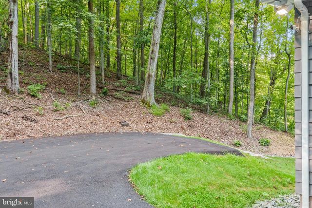 435 LAKESIDE DR, Harpers Ferry, WV 25425