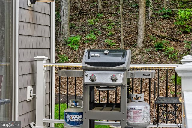 435 LAKESIDE DR, Harpers Ferry, WV 25425