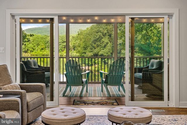 435 LAKESIDE DR, Harpers Ferry, WV 25425