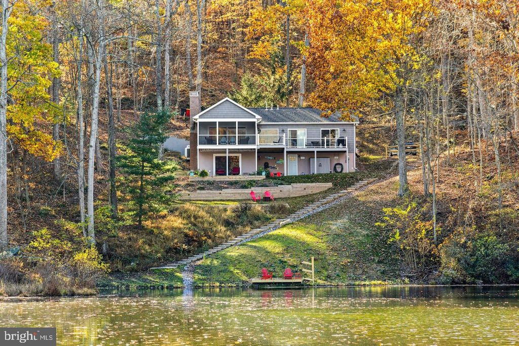 435 LAKESIDE DR, Harpers Ferry, WV 25425