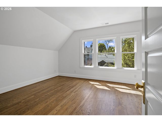 2467 Nw SAVIER St, Portland, OR 97210