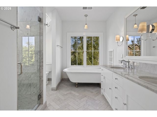 2467 Nw SAVIER St, Portland, OR 97210