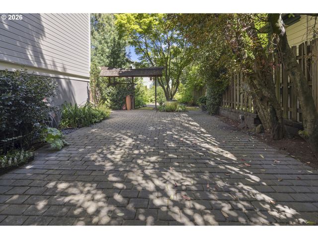 2467 Nw SAVIER St, Portland, OR 97210