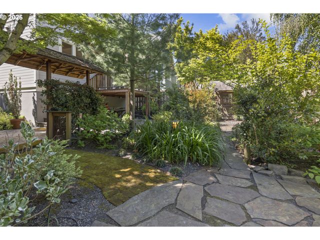 2467 Nw SAVIER St, Portland, OR 97210