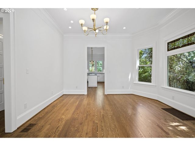 2467 Nw SAVIER St, Portland, OR 97210