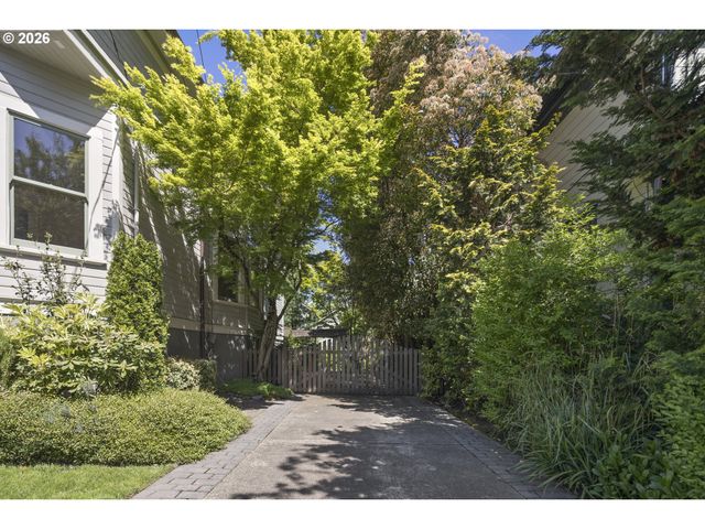 2467 Nw SAVIER St, Portland, OR 97210