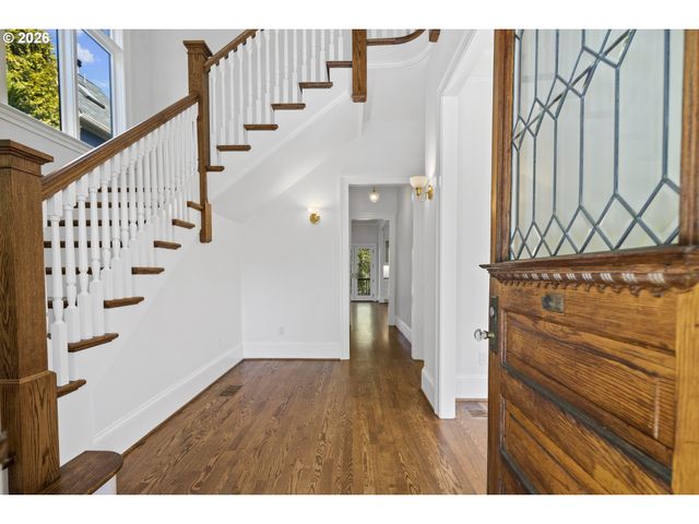 2467 Nw SAVIER St, Portland, OR 97210