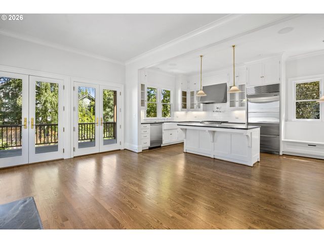 2467 Nw SAVIER St, Portland, OR 97210