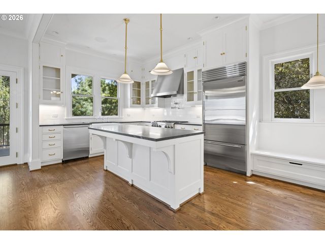 2467 Nw SAVIER St, Portland, OR 97210