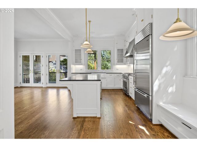 2467 Nw SAVIER St, Portland, OR 97210