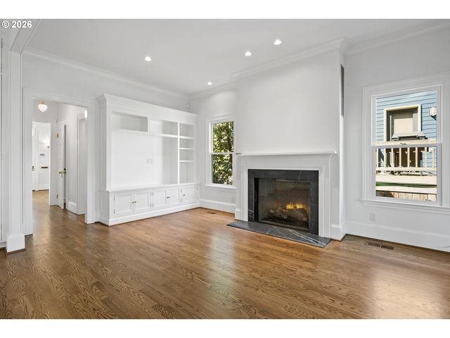 2467 Nw SAVIER St, Portland, OR 97210