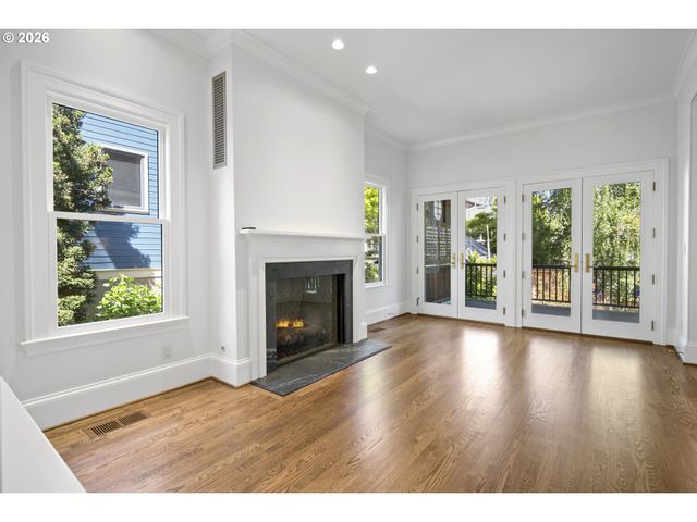 2467 Nw SAVIER St, Portland, OR 97210