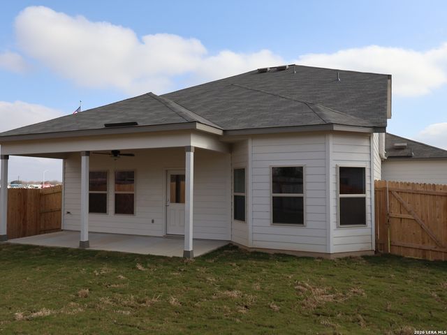 1172 Limestone Ridge, Seguin, TX 78155