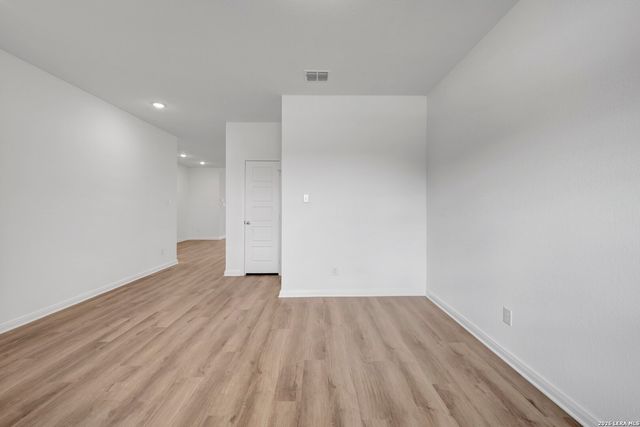 1172 Limestone Ridge, Seguin, TX 78155