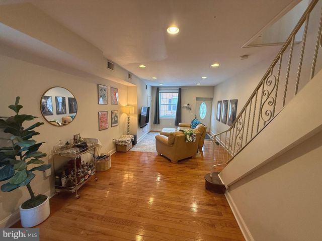 614 S LECOUNT ST, Philadelphia, PA 19146