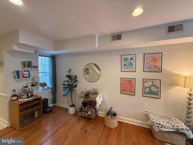 614 S LECOUNT ST, Philadelphia, PA 19146