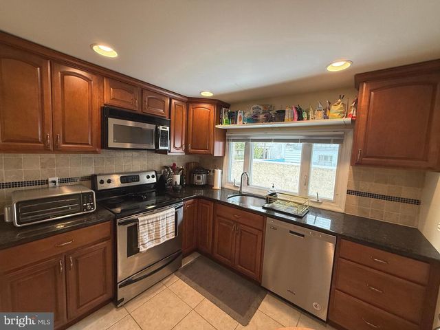 614 S LECOUNT ST, Philadelphia, PA 19146