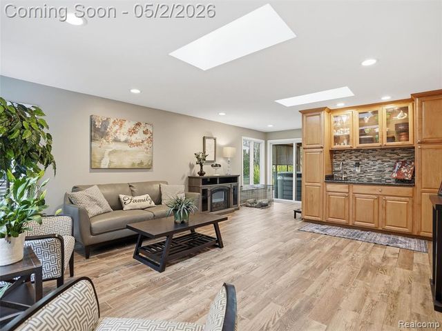 37279 Maple Leaf Court, Clinton Township, MI 48036