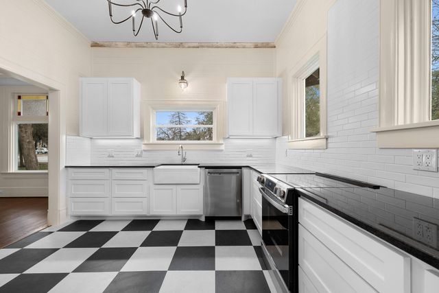 452 N Jackson Street, La Grange, TX 78945