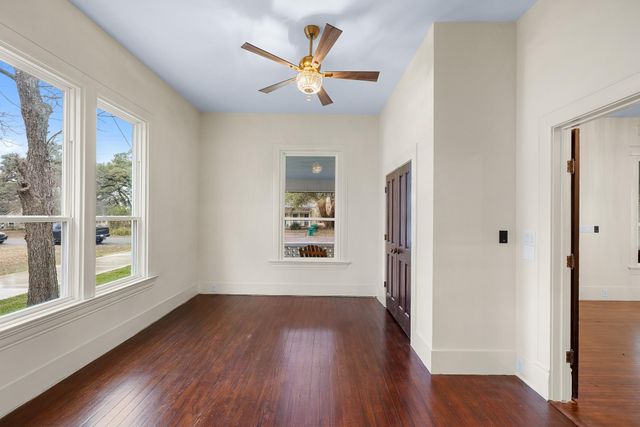 452 N Jackson Street, La Grange, TX 78945