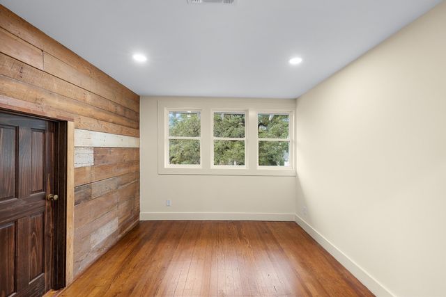 452 N Jackson Street, La Grange, TX 78945