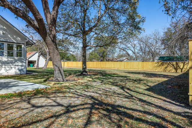 452 N Jackson Street, La Grange, TX 78945